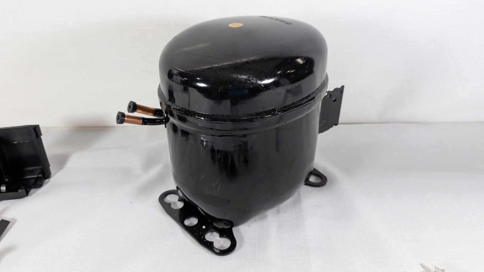 Sikelan GQR19TG Refrigeration Compressor 3/4HP 5613BTU 220-240V R134a HBP