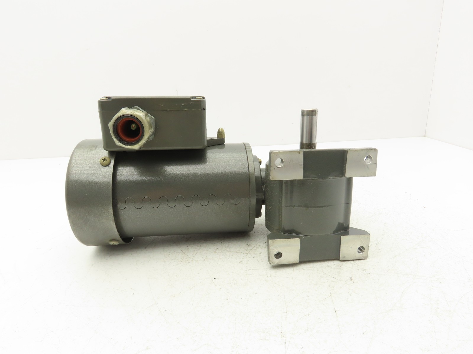 Baldor GM3340 AC Gearmotor 40:1 Reducer 1/4 Hp 42RPM 208-460V 3Ph RH Output
