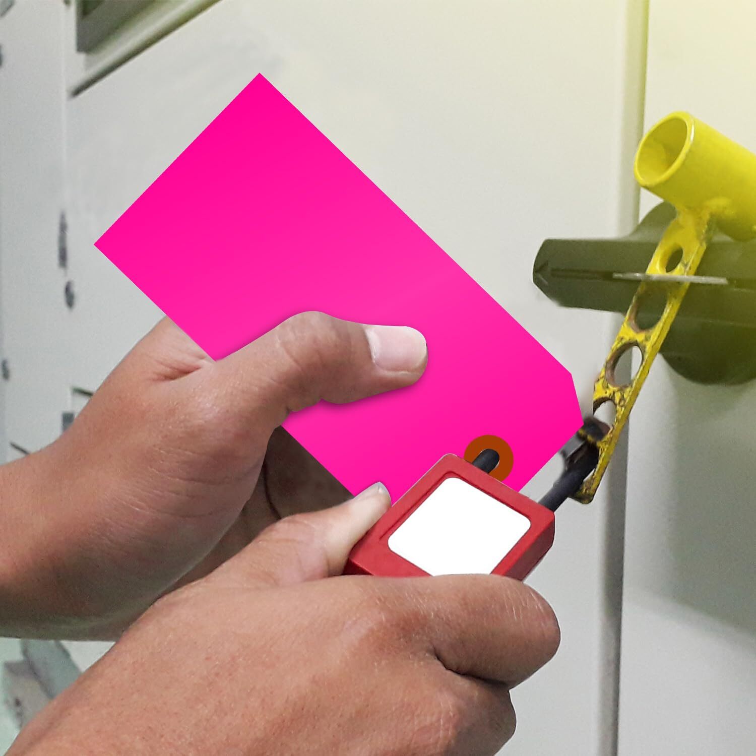 Fluorescent Pink Blank Tags with Pre-Punched Hole – 100-Pack 4.75″ x 2.375″ S…