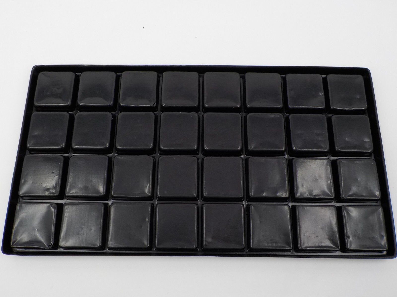 32 SPACE PLASTIC JEWELRY DISPLAY TRAY 14″X7.5″ FELT COVERED GRID 1 9/16″ SQUARES
