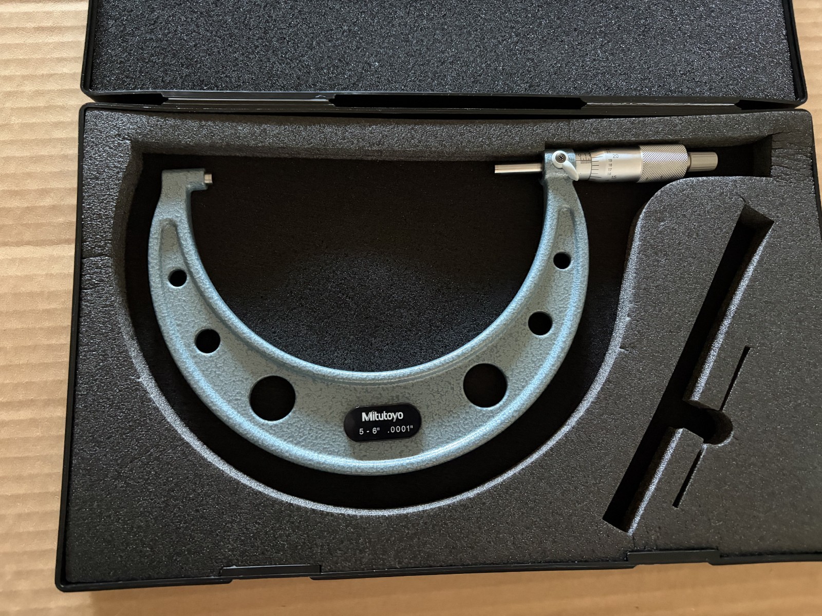 Mitutoyo 103-220 Outside Micrometer 5-6″ Range, 0.0001″ Graduation