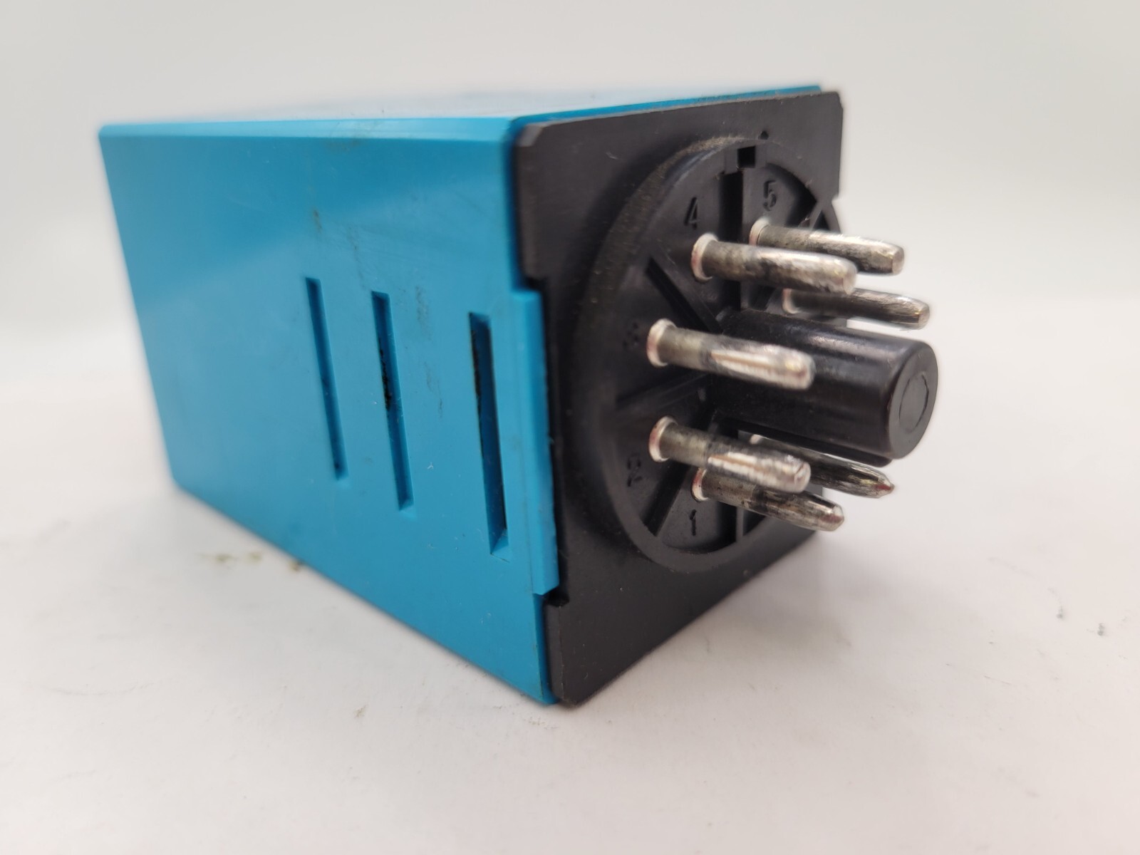 IDEC RTE-P11 Electronic Timer Plug-in Mount DPDT 10A 120VAC Coil 24V AC/DC 8-Pin