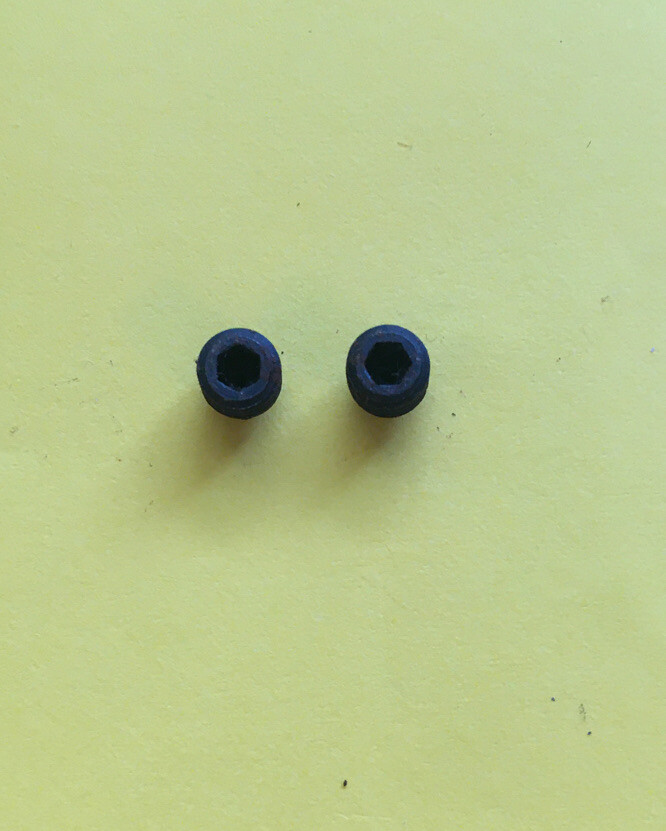 *NOS* 70-SINGER-DRIVE SHAFT GEAR SCREWS (LOT OF 2)-FREE SHIPPING*
