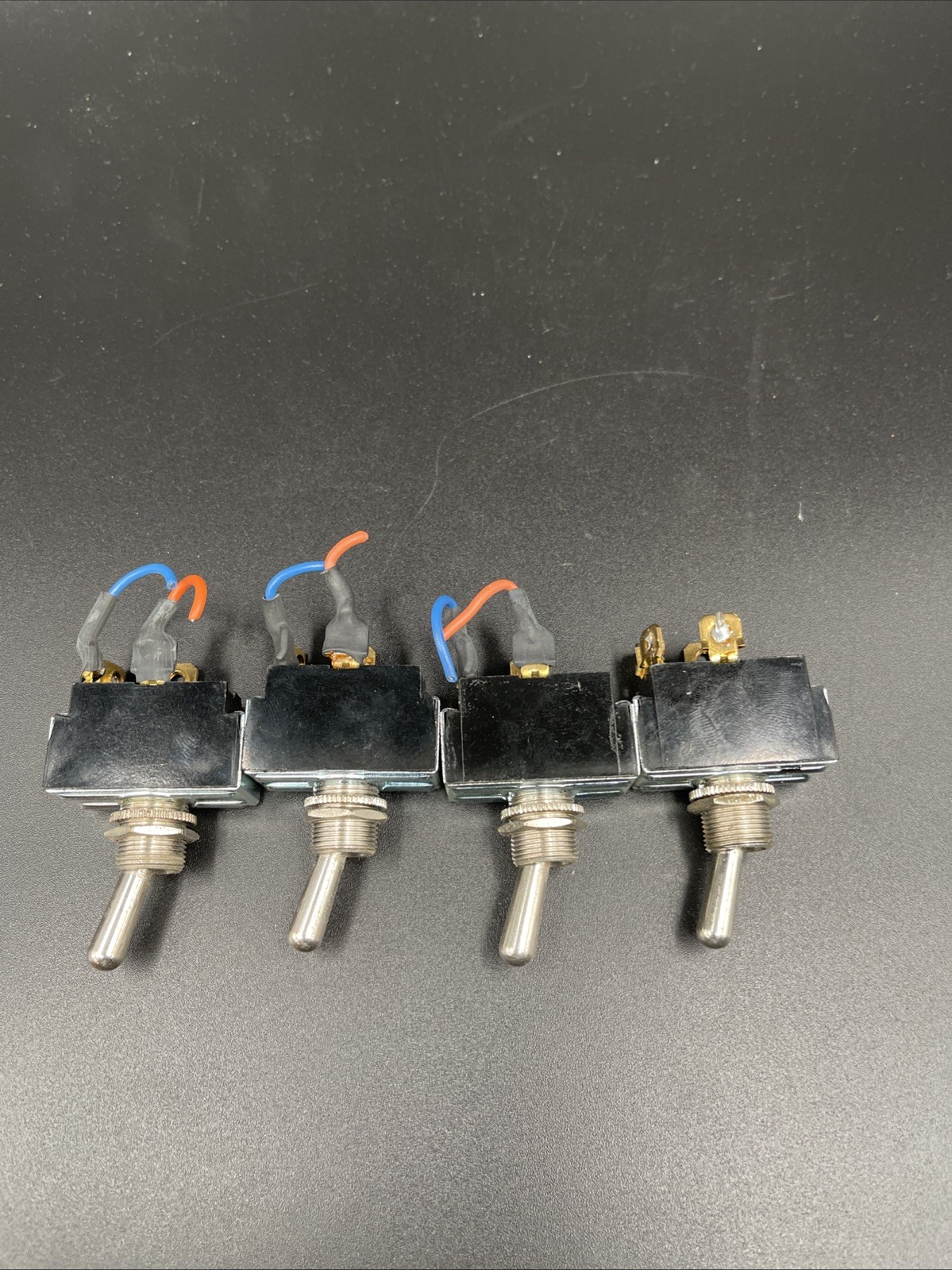 Carling Toggle Switch 10A, 250V AC 15A 125V AC 3/4 HP 125-250V AC Lot 4