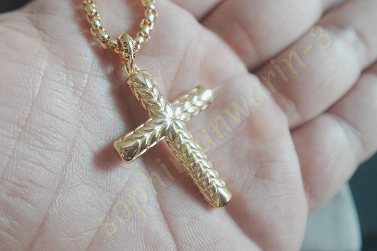NEWDAVIDYURMAN.18K-GOLD LARGE DIAMOND CHEVRON CROSS PENDANT