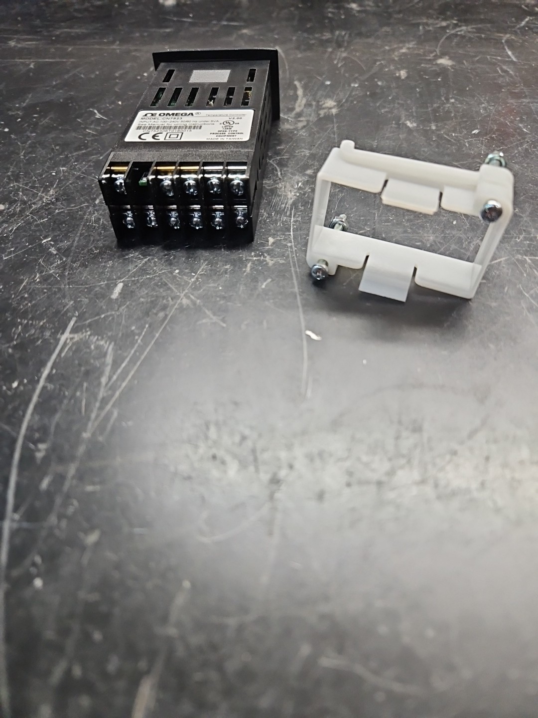 OMEGA CN7523 AC 100-240V 50/60Hz 1/32 DIN Dual Output Temperature Controller