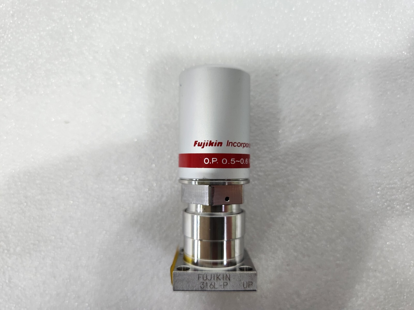 FUJIKIN DIAPHRAGM VALVE TYPE N.C. O.P 0.5~0.6MPa / 3846