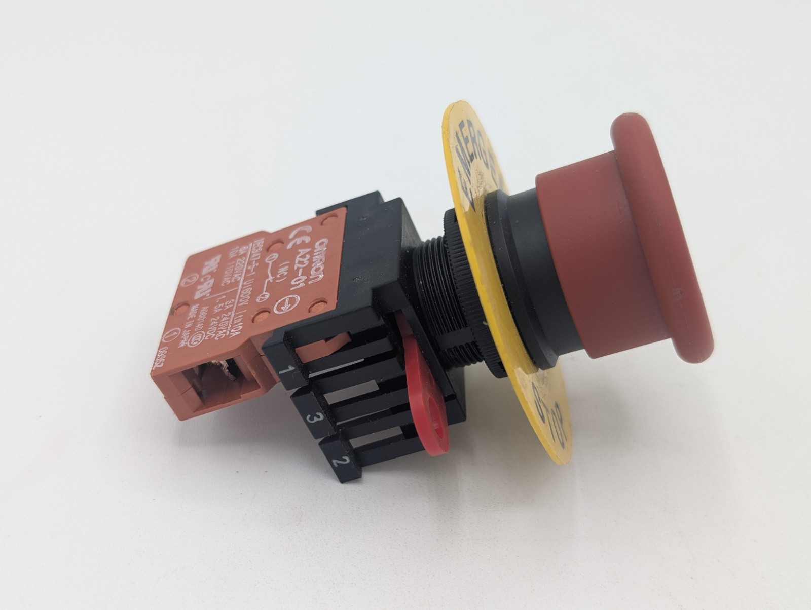 Omron A22E-M-03 Emergency Stop Pushbutton, Turn Reset, 40mm Head
