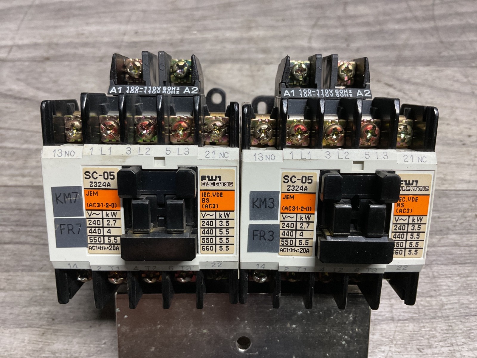 (LOT OF 2) Fuji Electric SC-05 Contactor 100/110V 50/60HZ #305M123