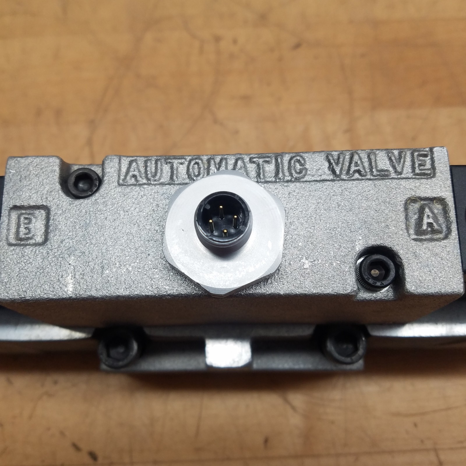 Automatic Valve 407B67S3S3-DB7 Pneumatic Solenoid Valve, 24VDC, 4.4W, 10 Bar