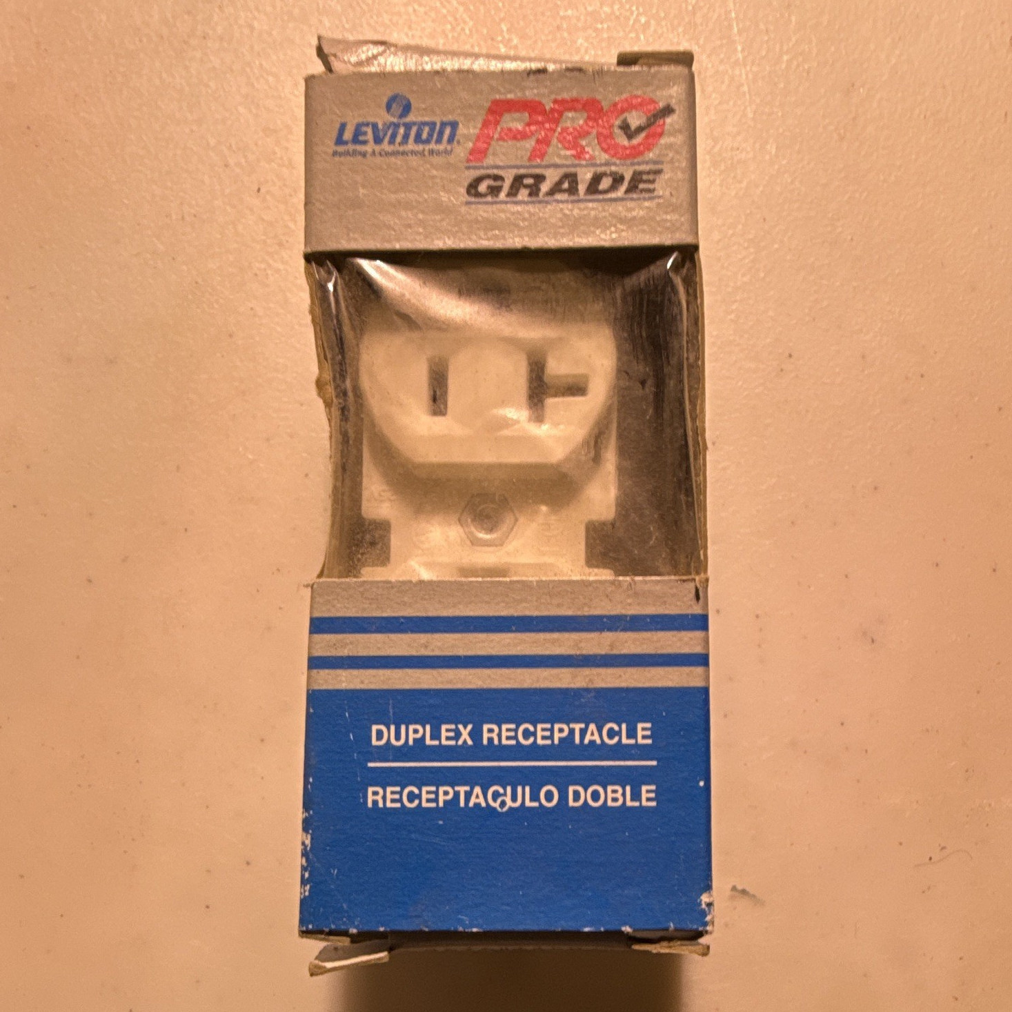 Leviton PRO Grade 2648 White Duplex Receptacle 2-Outlet Back & Side Wired