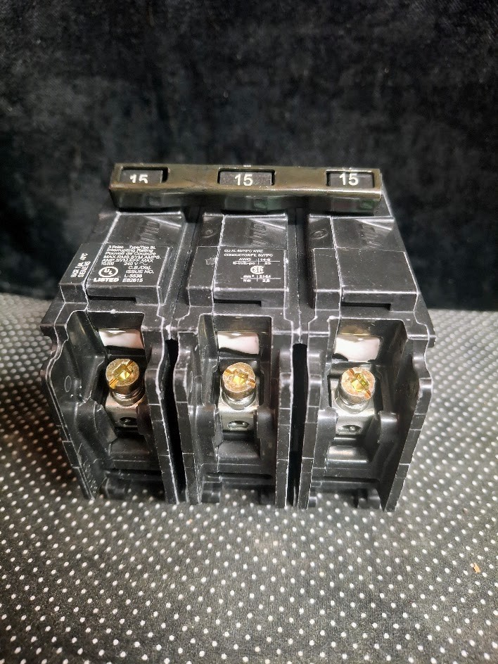 SIEMENS B315 15 A 3-Pole 240 V Bolt-On Circuit Breaker SHIPS SAME DAY