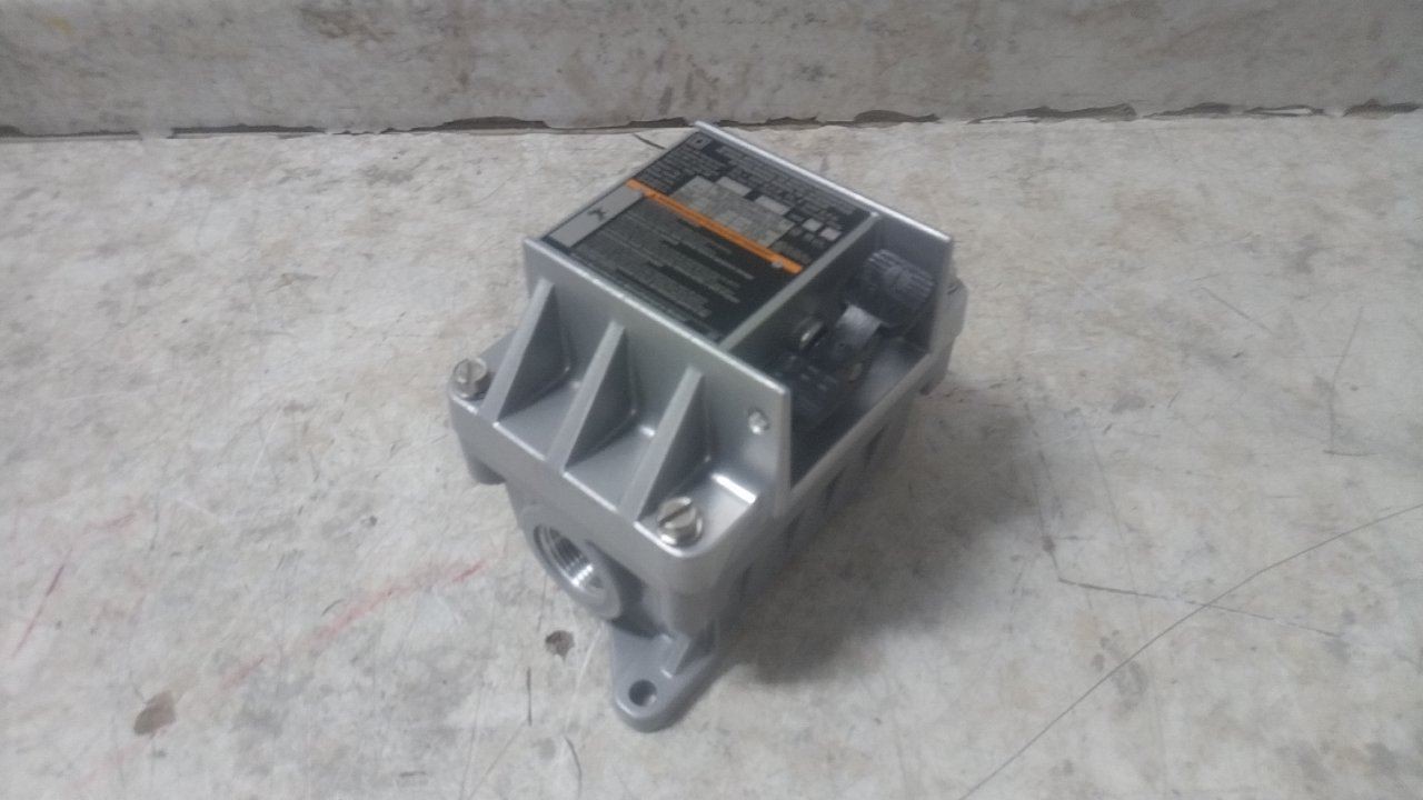 Square D 2510KR1 230VDC; 600VAC Max Voltage Rating Manual Motor Switch