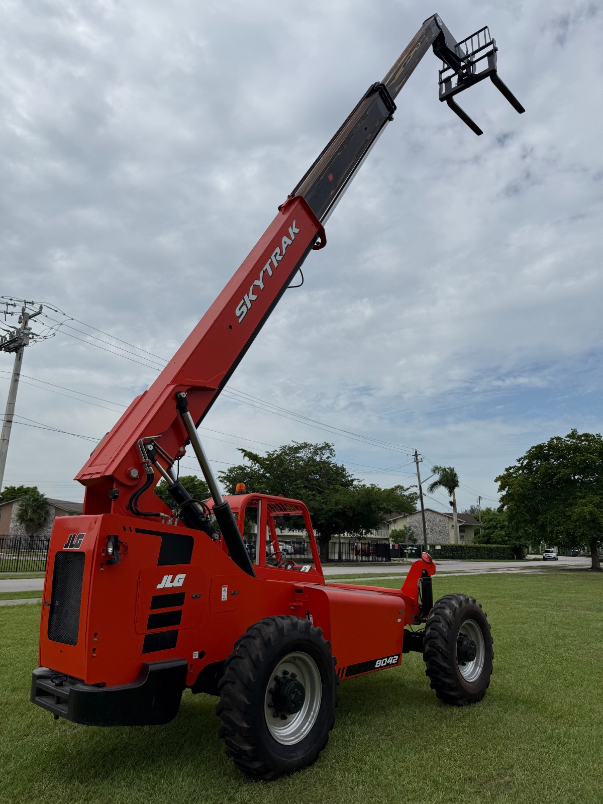 2016 JLG 8042 «110 HP CUMMINS DIESEL» 8K LBS – 42 FT – ONLY 2,910 HOURS –