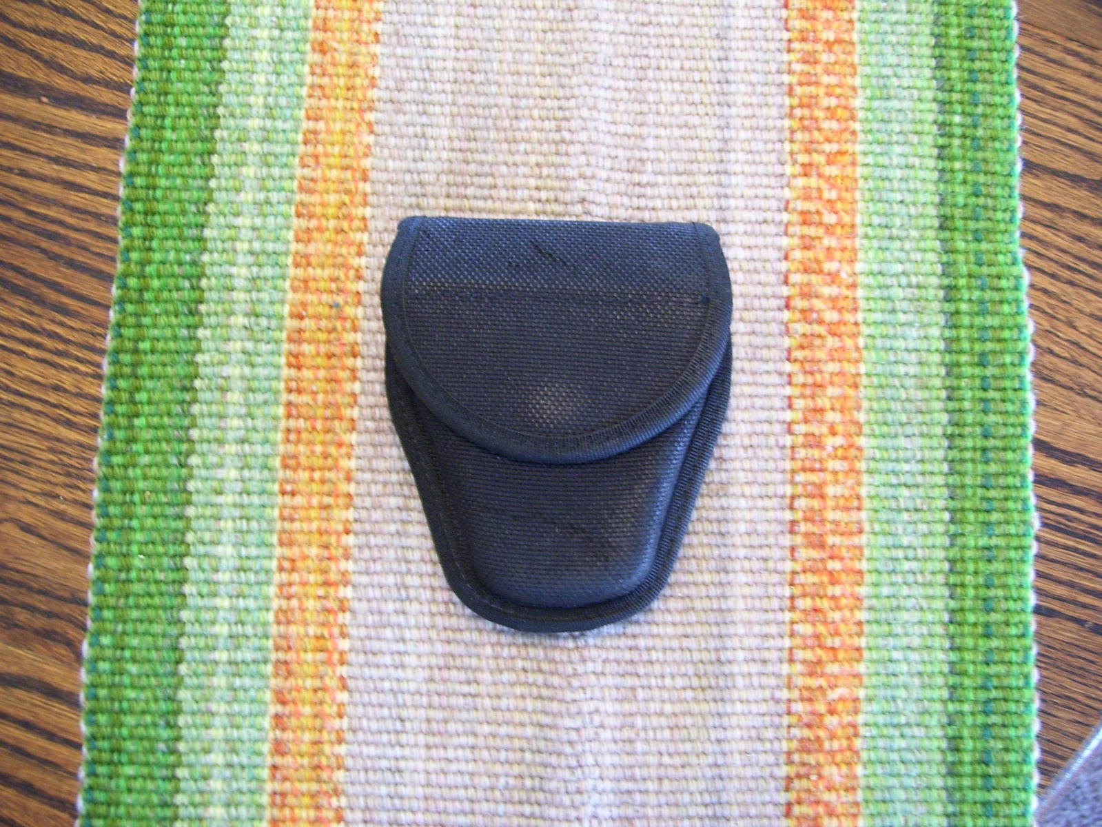 Bianchi AccuMold Sz 1 Blk Nylon Hidden Snap Covered Handcuff Case Holder Holster