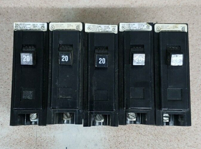 LOT OF 5 EATON BAB1020 20 amp CUTLER HAMER 1-Pole Bolt on 120/240 VAC BA TYPE