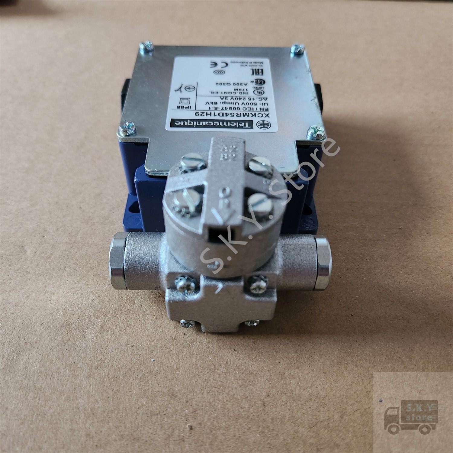 1 x New in Box XCKMR54D1H29 Telemecanique LIMIT SWITCH, Free shipping