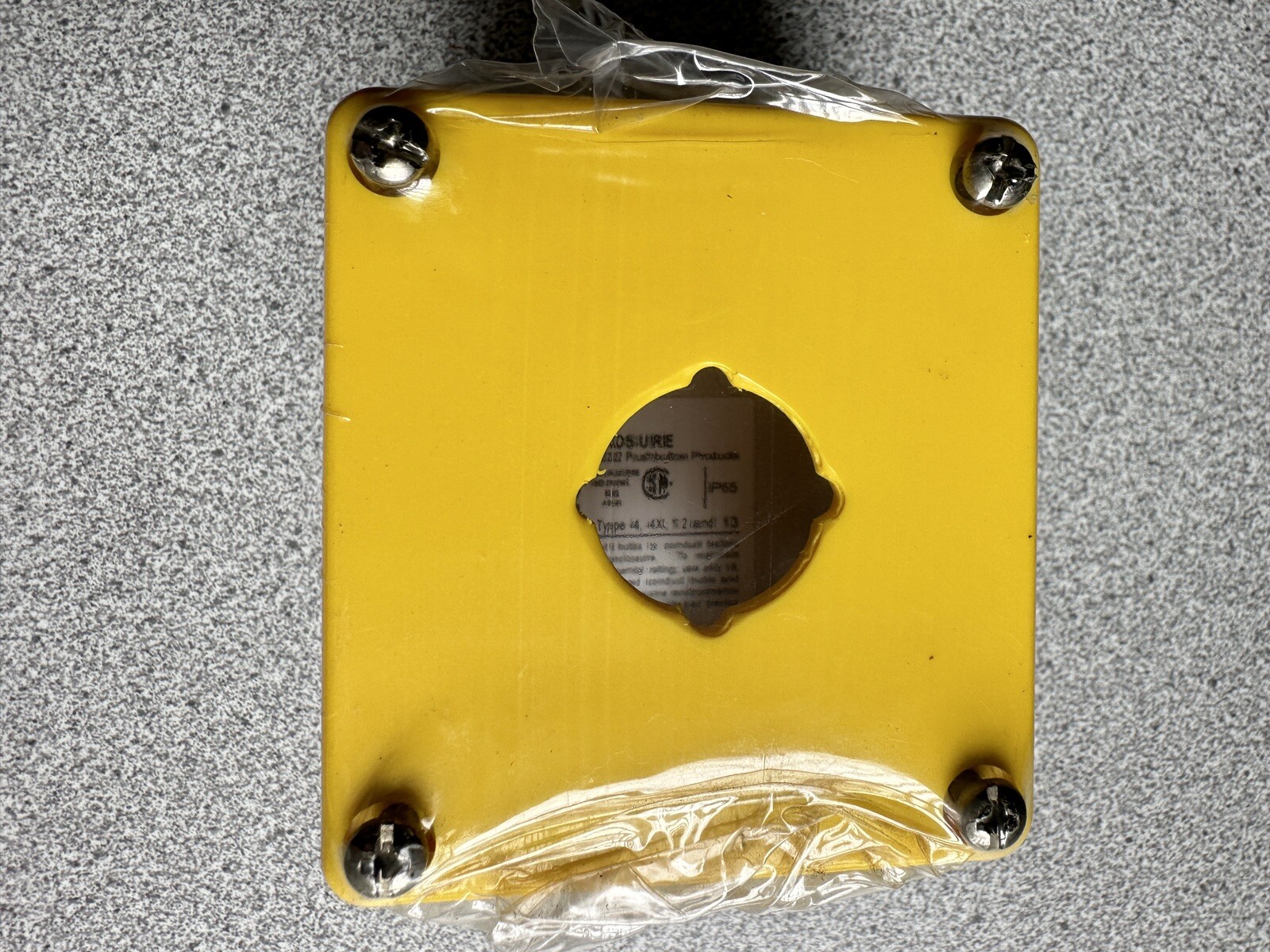 NEW Eaton E22CSP1Y Non-metallic Heavy-Duty 22.5mm Pushbutton Enclosure NEMA 4X
