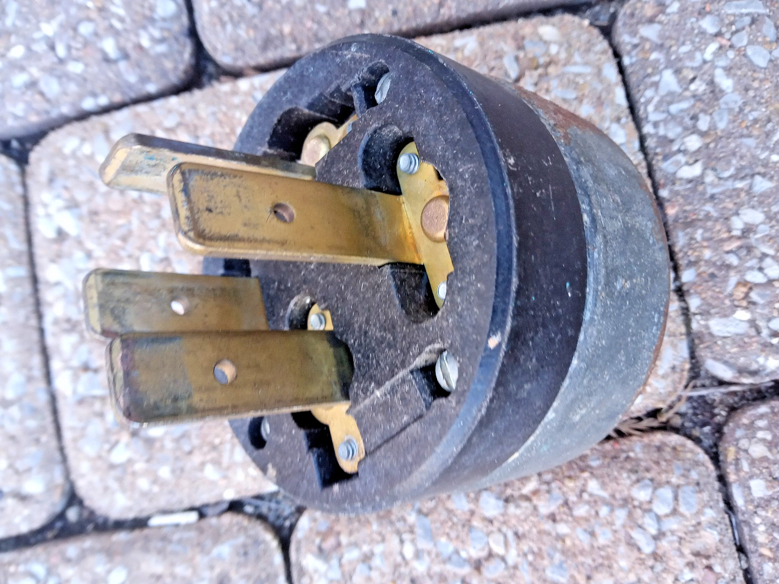 Straight-body Plug NEMA 18-60P 60A 120/208V 4-Pole 4-Wire 3ØY 120/208V