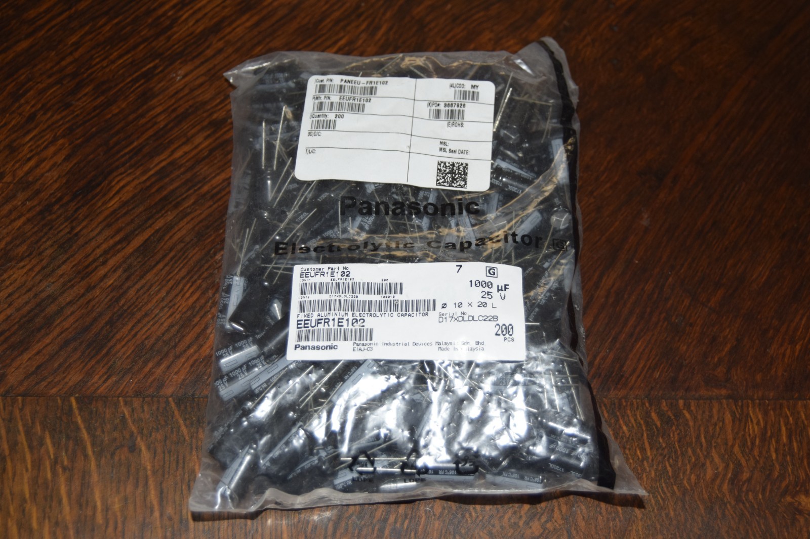 Lot of 200 New! Panasonic 1000uf 25V Electrolytic Capacitors