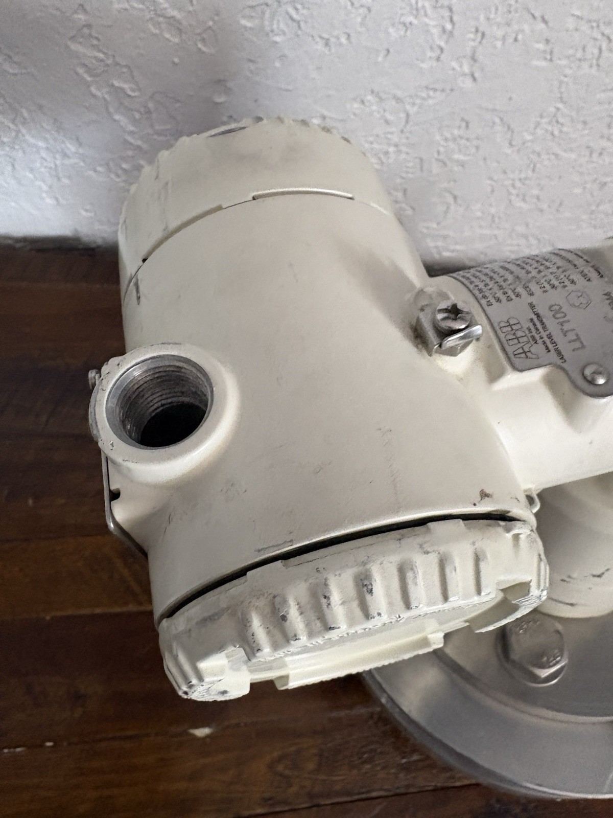 New! ABB LLT100-AIBH10L5 Laser Level Transmitter 4-20 mA HART HALAR Coated
