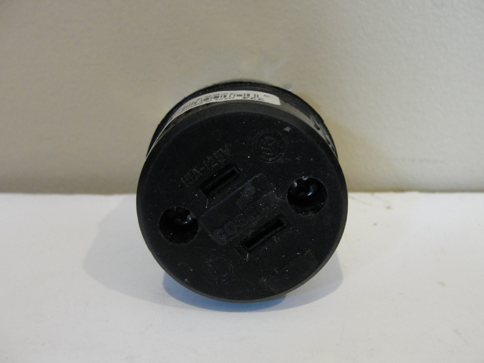 Cooper 224 15-Amp 125-volt Commercial Grade Straight Rubber Connector, Black