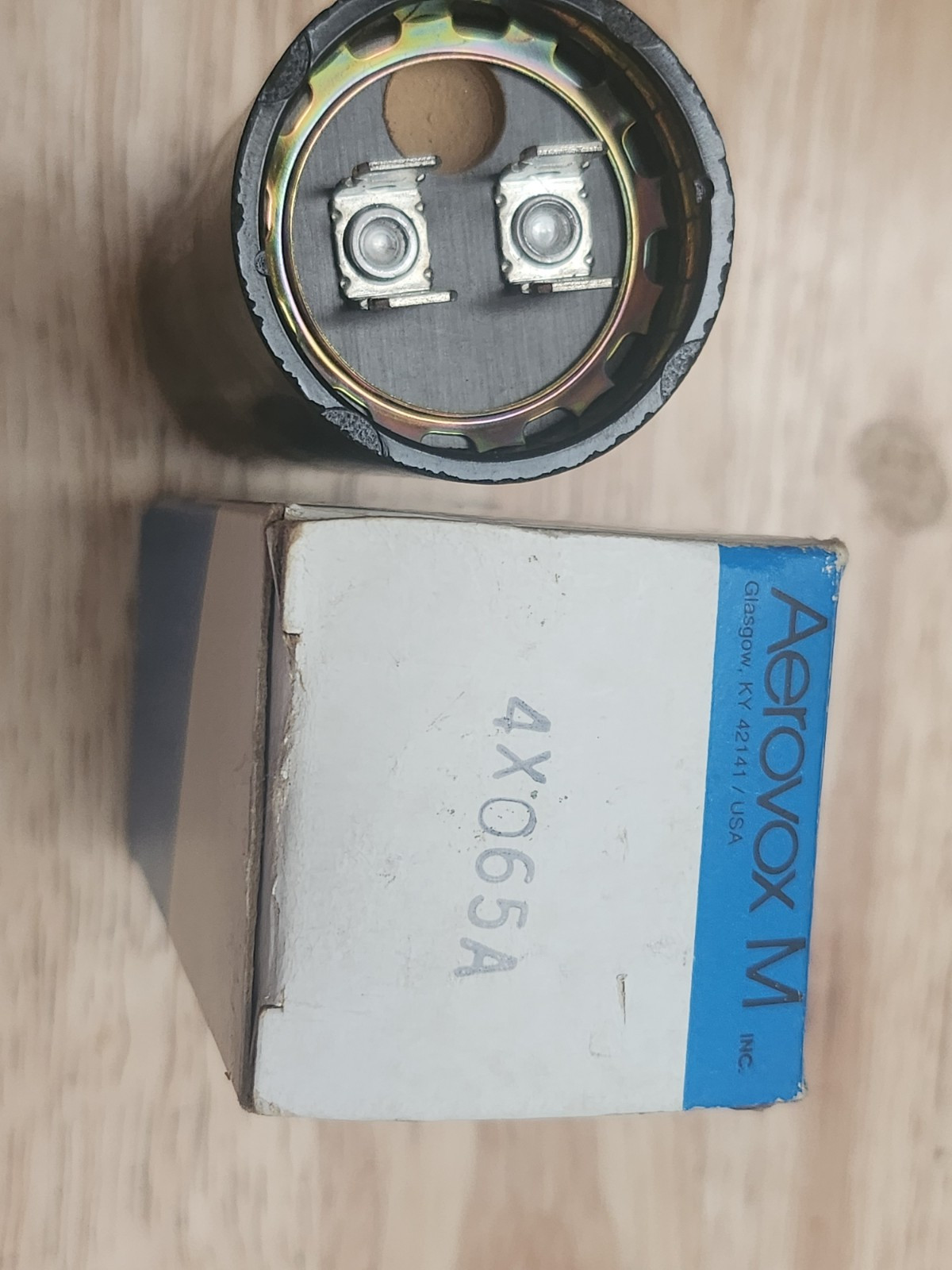 Aerovox M 4X065A 243-292 Mfd 110-125 VAC Motor Start Capacitor