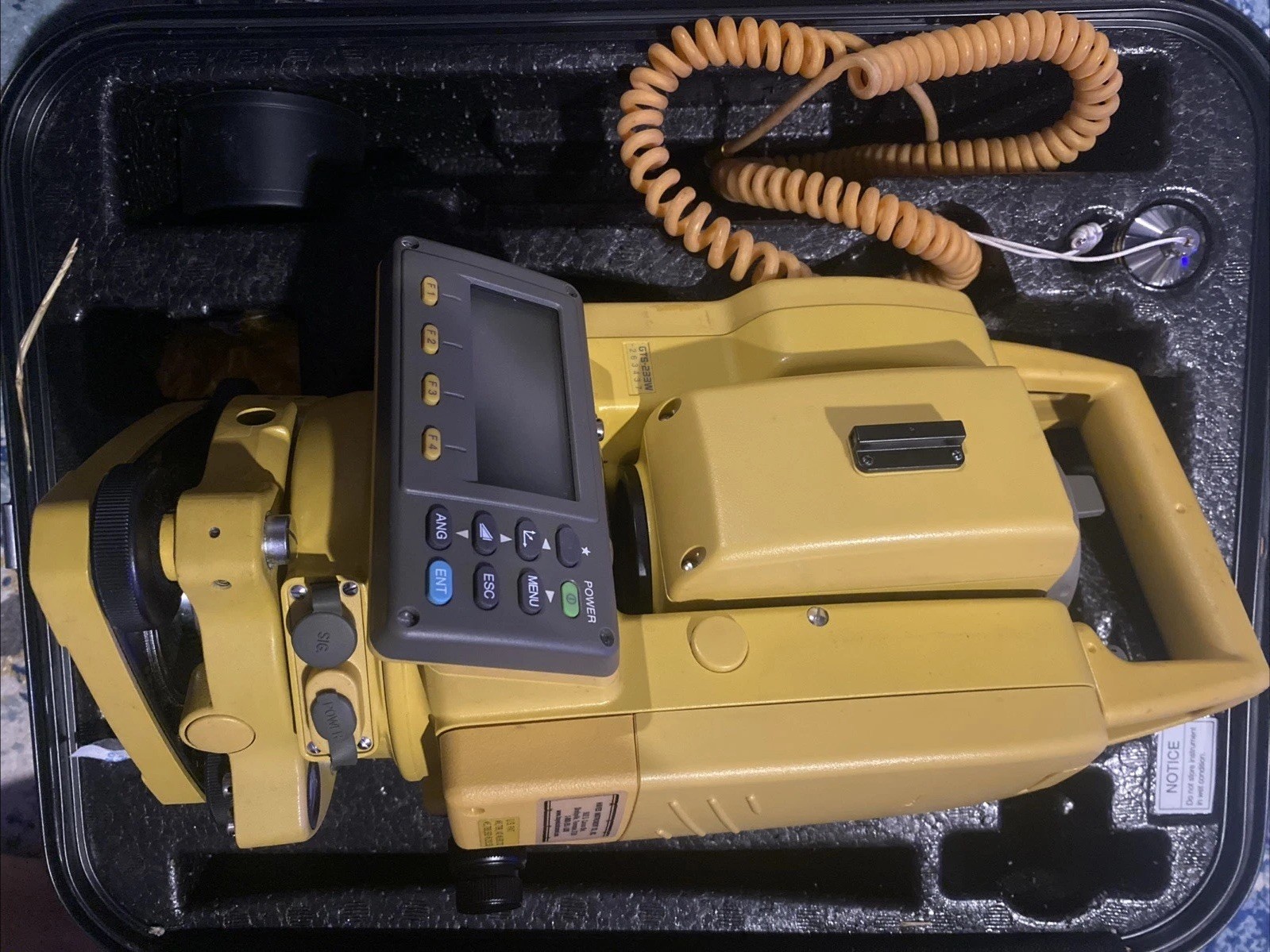TOPCON GTS-233W ( GTS-230W Series) 3” Electronic Total Station W/ Case & Charger