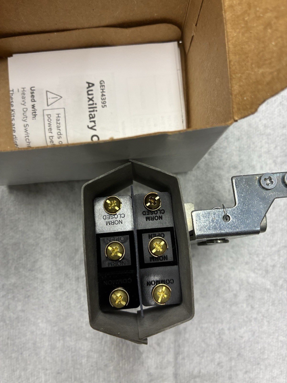 General Electric THAUX64D DPDT 600V Auxiliary Contact