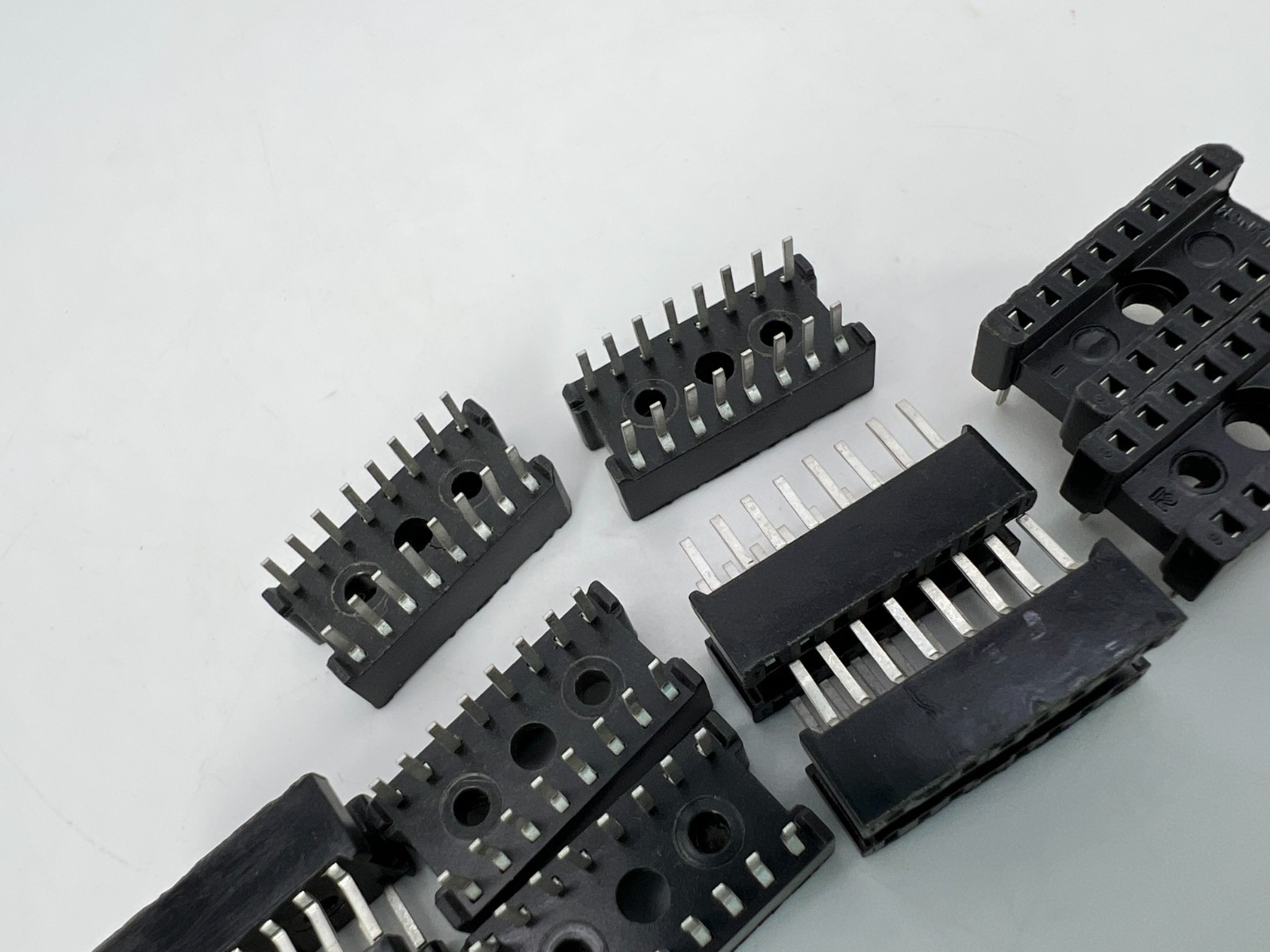 TRW Cinch Connectors 16-Pin DIP IC Sockets L/N 16-DIP Lot of 10
