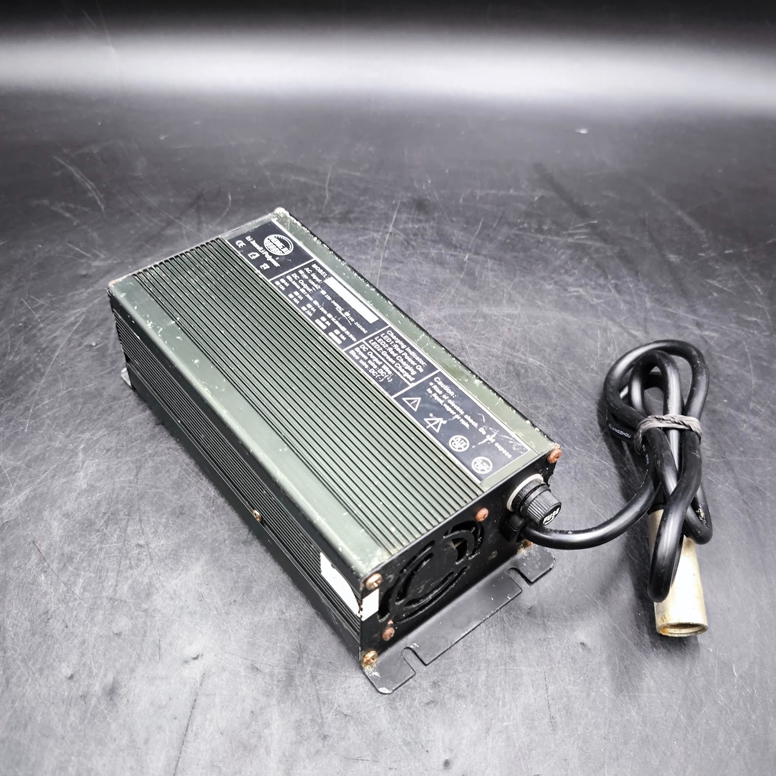 Hong Ju Li-ion/Li-Polymer Smart Charger 29.5V 10A Used Working