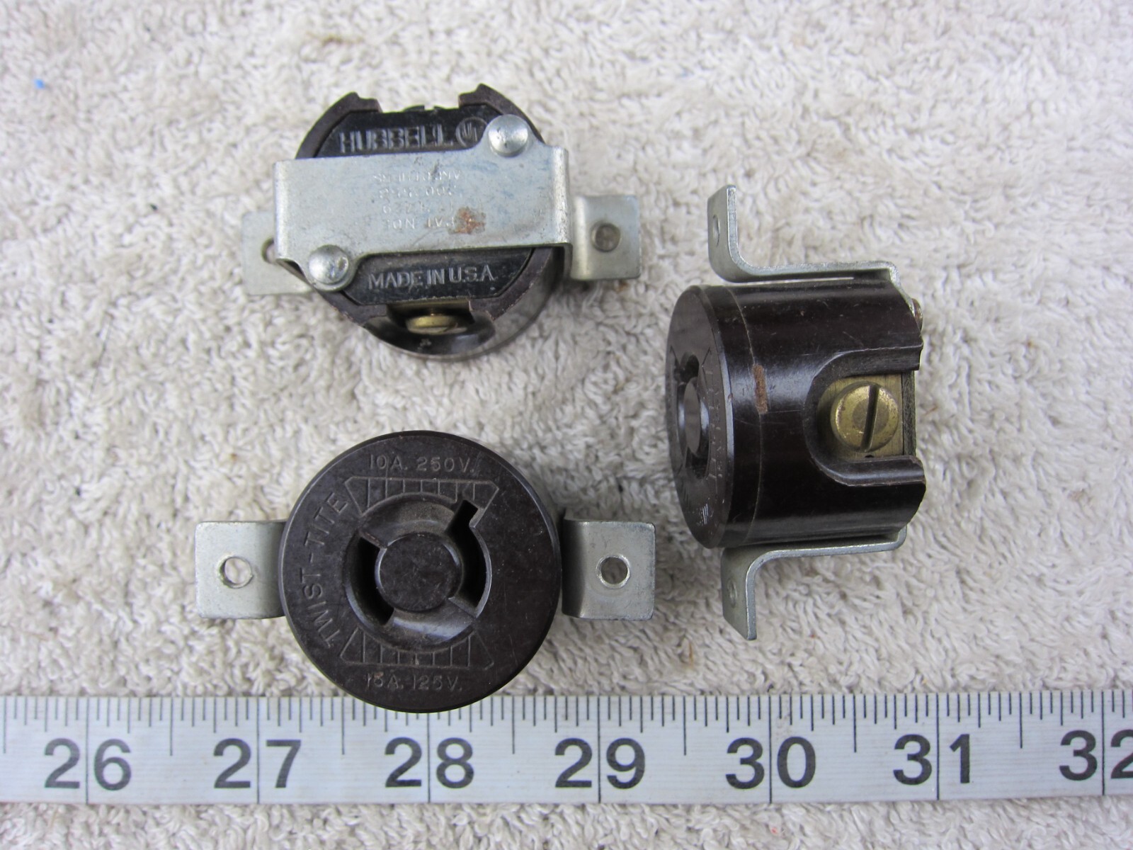 Hubbell HBL 15A 125V Twist-Lock Receptacle L1-15R, Used