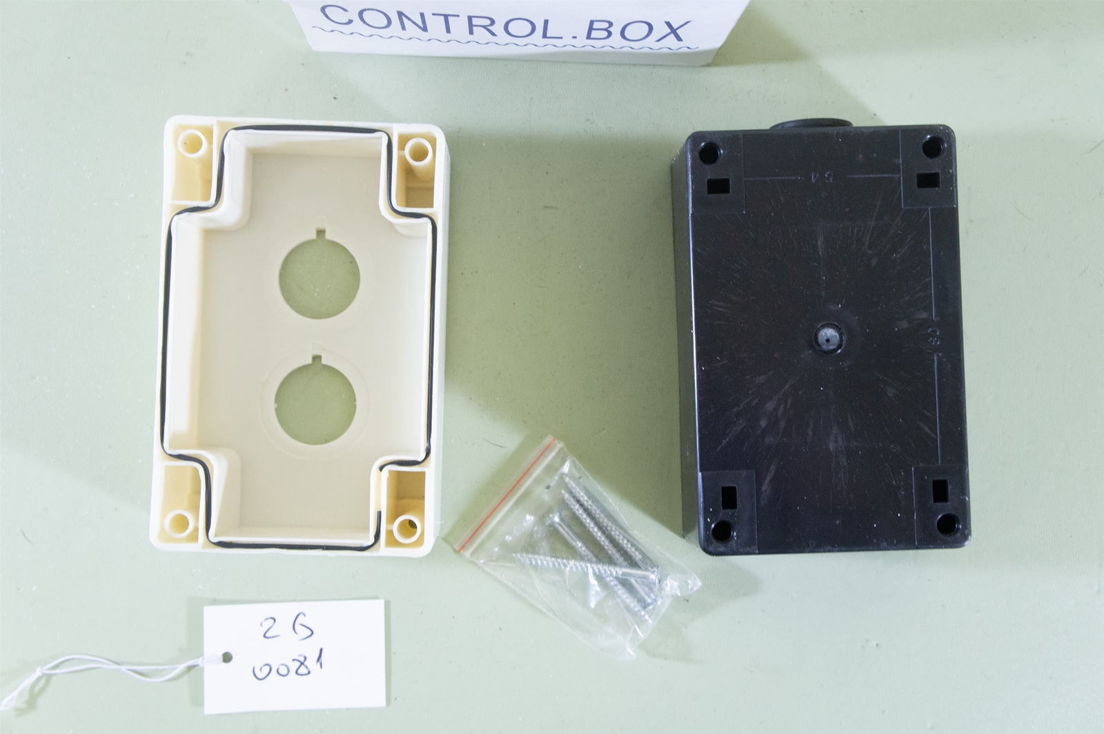 Suns International CA-BX2 White Pushbutton Enclosure 2 Hole 2.5×2.75×4.75 New