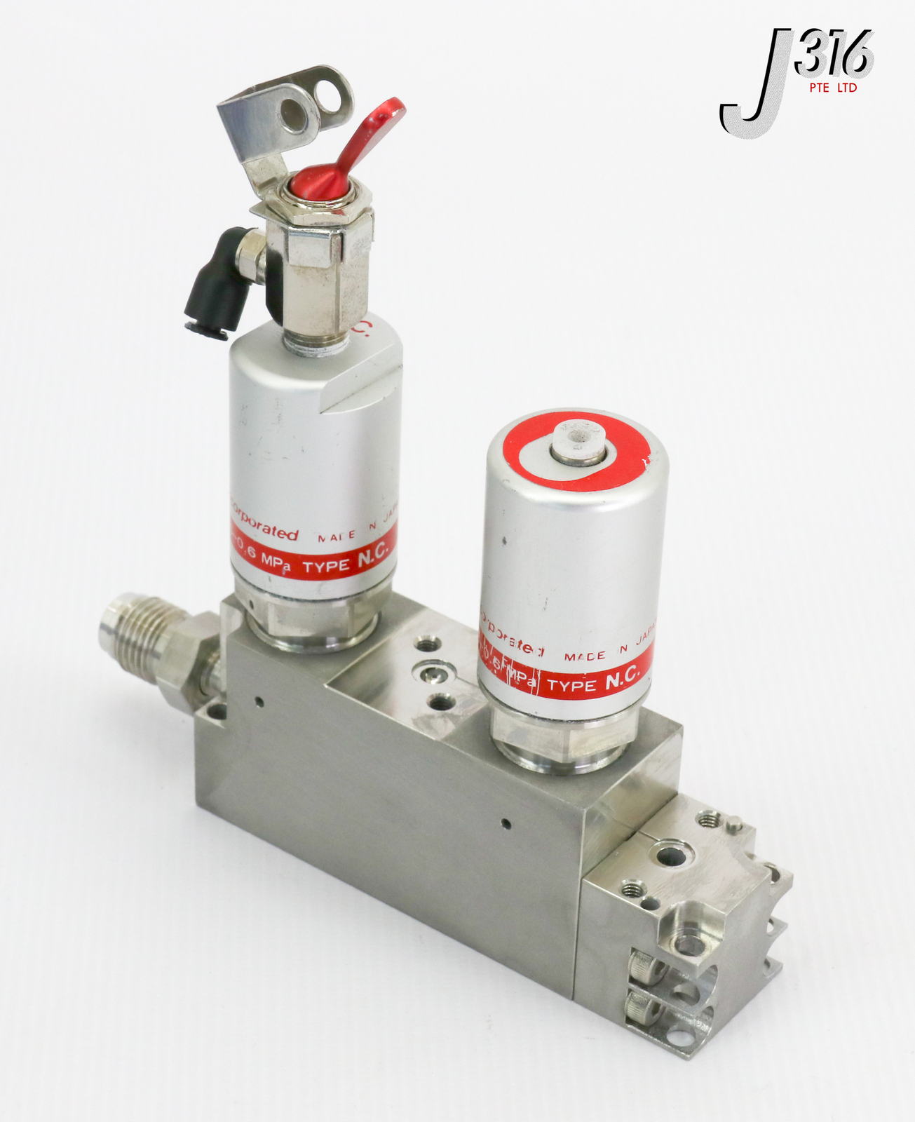 18491 FUJIKIN DIAPHRAGM BLOCK VALVES, TYPE N.C., O.P. 0.5~0.6MPA 567511