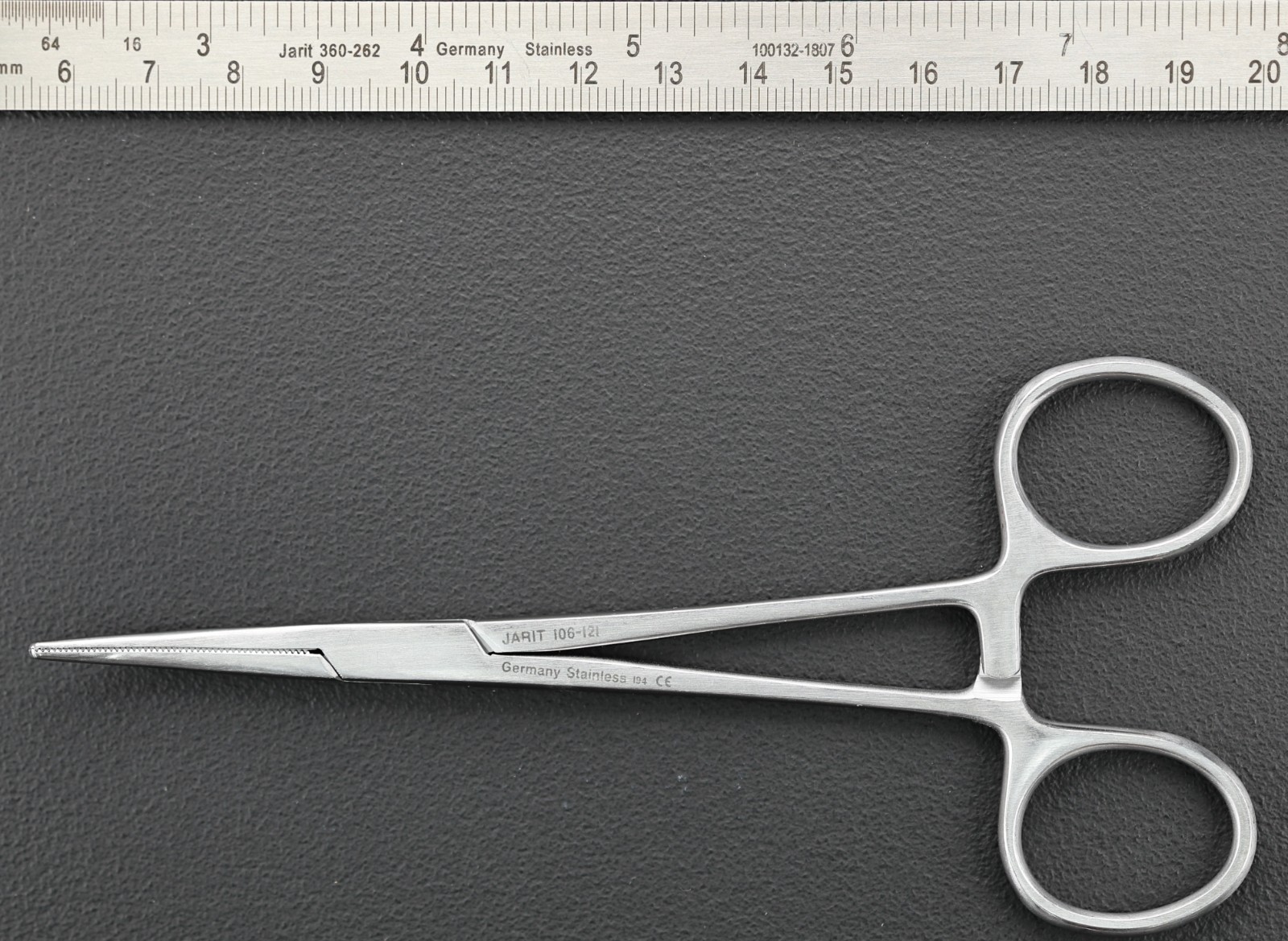 Jarit 106-121 Crile Artery Forceps, Curved, Serrated, 145mm (5.75″)