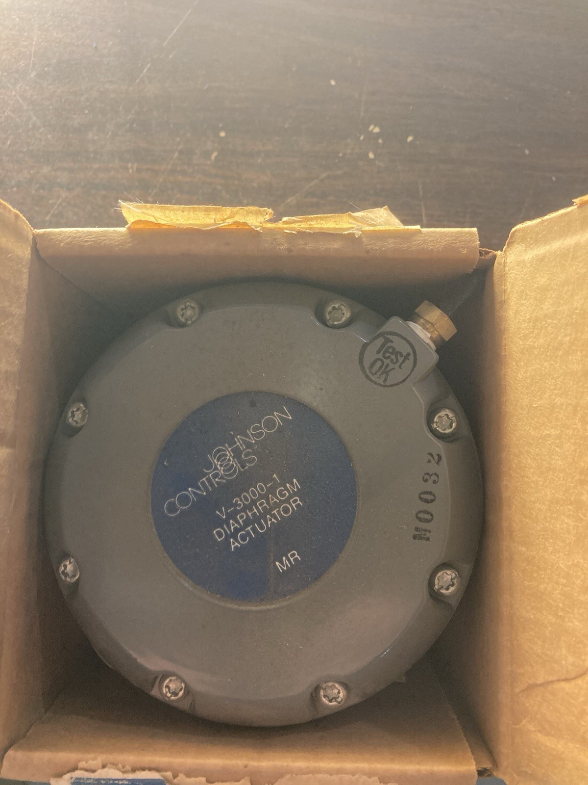 Johnson Controls V-3000-1 Pneumatic Valve Actuator, Exposed Yoke 1/8