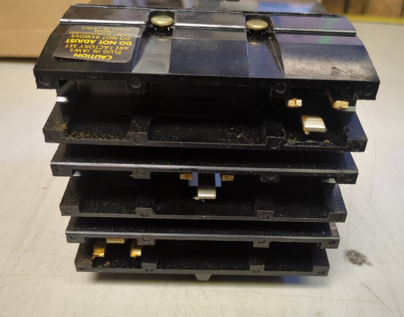 SQUARE D CIRCUIT BREAKER FH36015 **UNUSED SURPLUS**