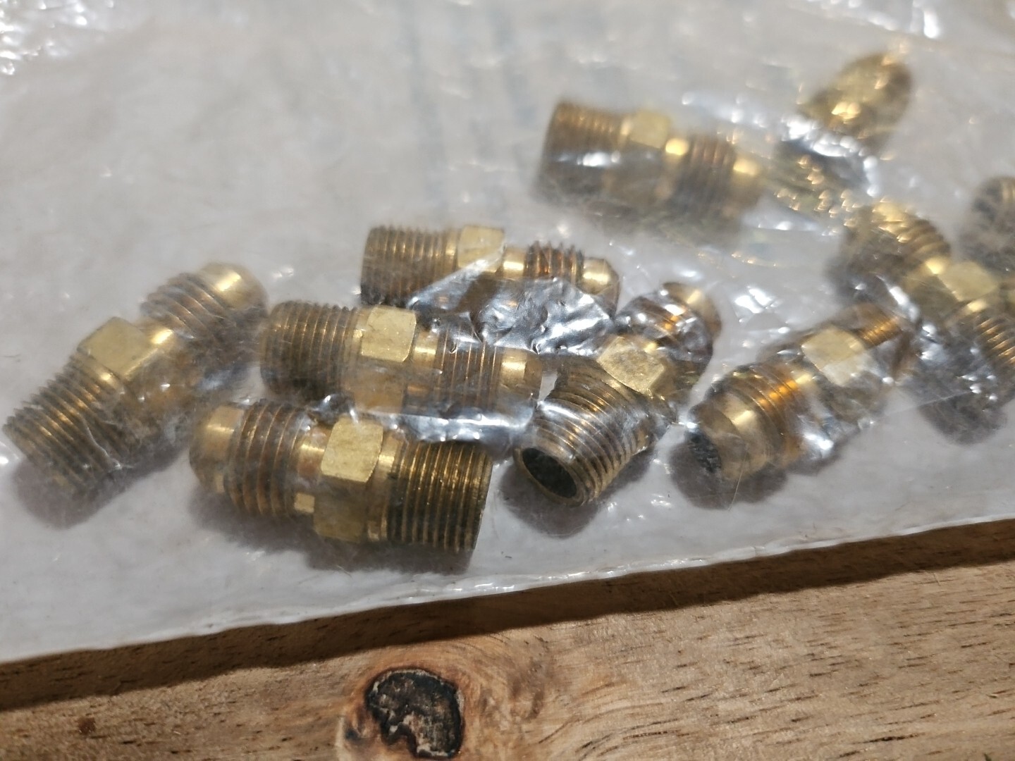 ANDERSON 1/4″ Male Flare x 1/8″ MNPT Half Union Male Connector – Bag Of 10