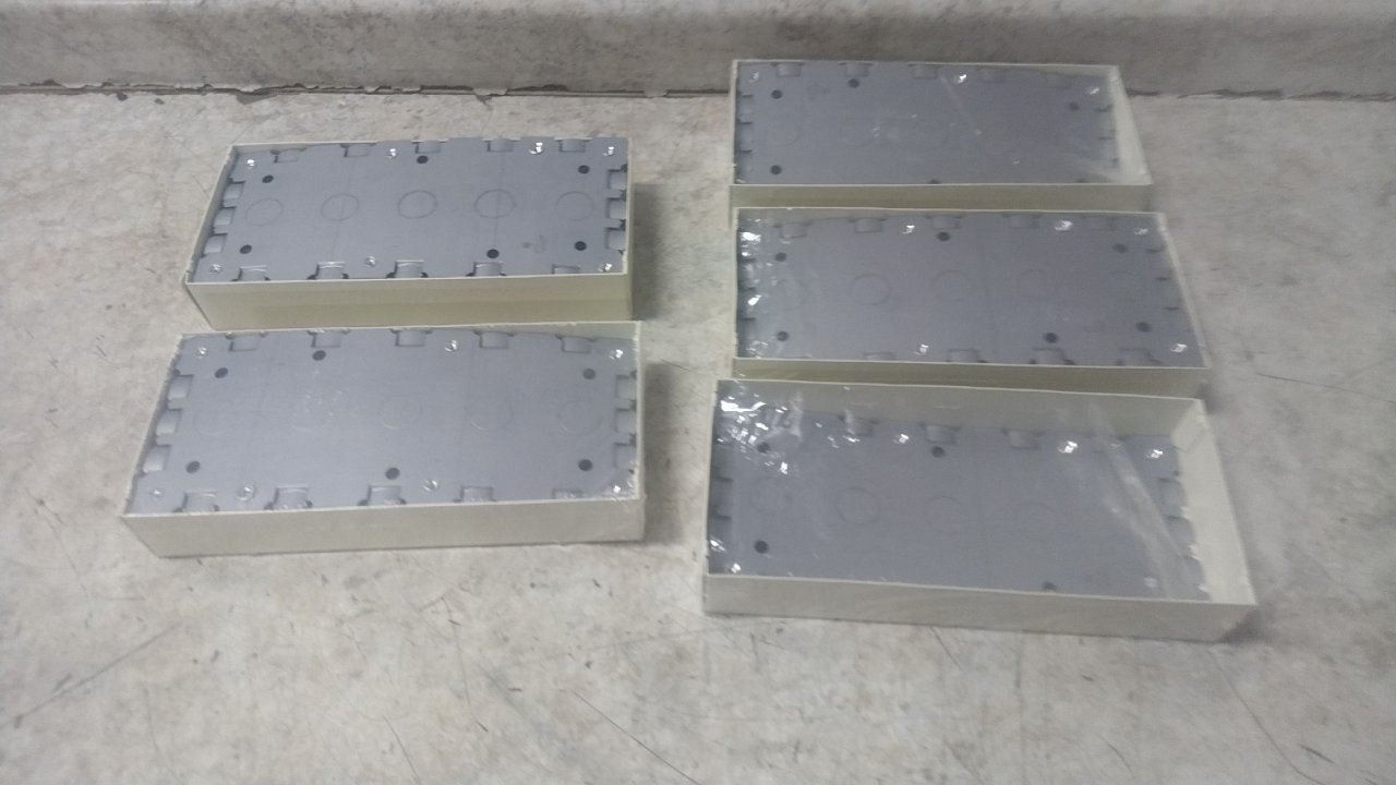 Wiremold V5748-5 5 Pk 10-1/8 In Width Steel Five Gang Box Fitting
