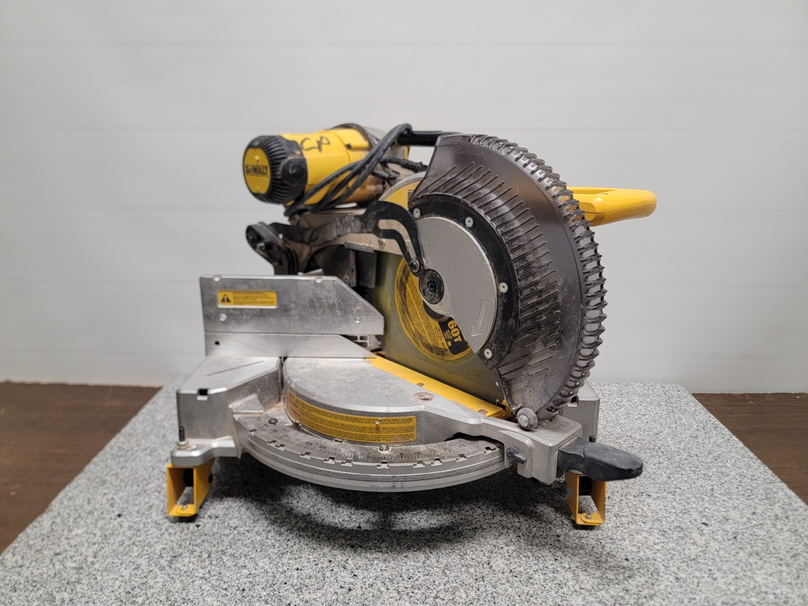 DEWALT DWS716R 15A 2-Bevel 12″ Corded Compound Miter Saw LOCAL PICKUP ONLY