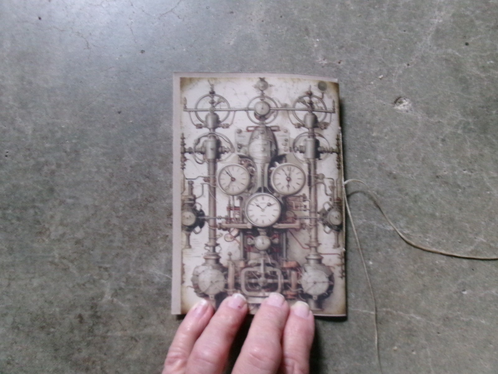 JUNK JOURNAL APPROX. 36 PAGES SIZE APPROX. 4″ X 6″ LOTS OF JOURNALING PLACES Q