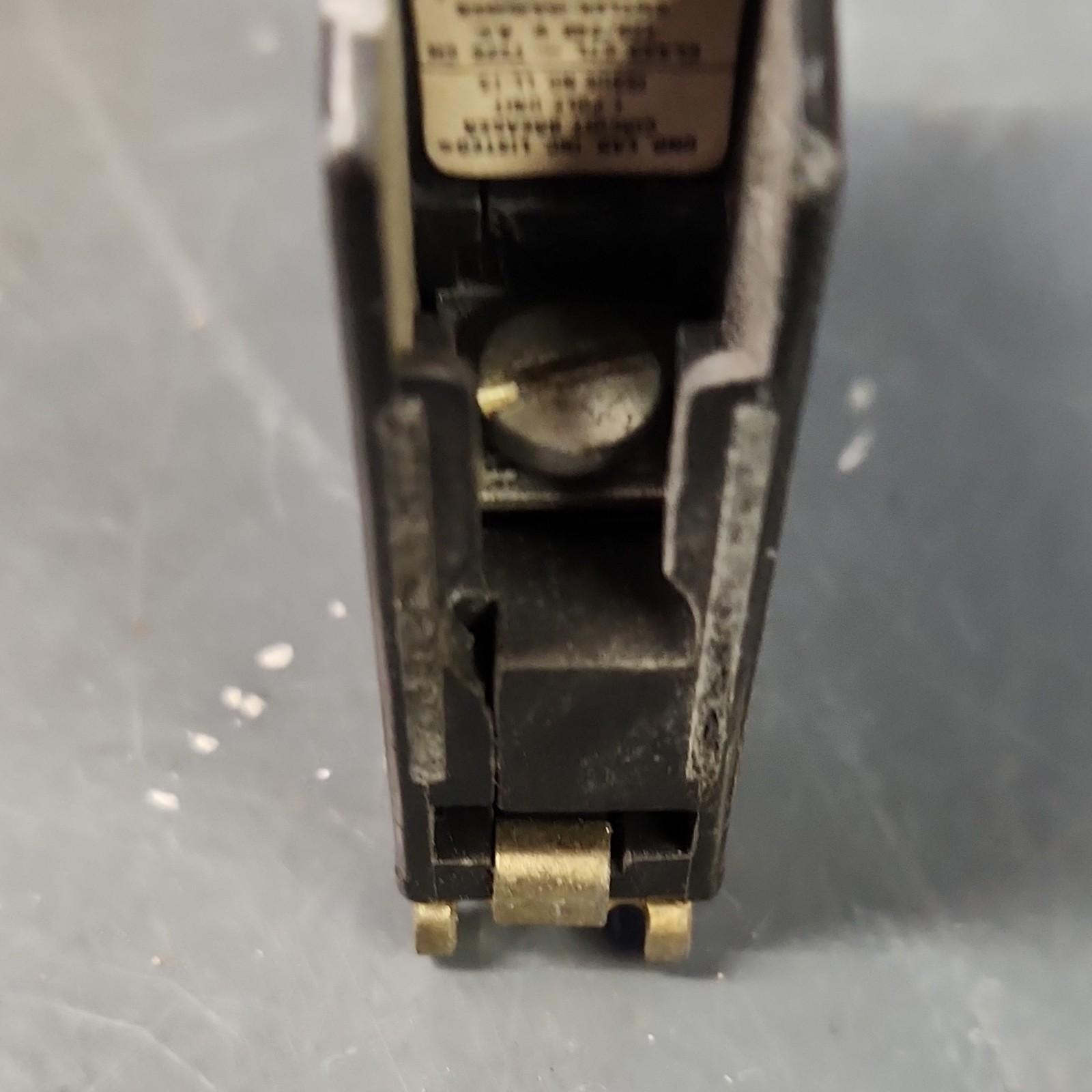 Circuit Breaker Tandem 20A 1-Pole On/Off Plug-In Black Screw Terminal 1-Pack