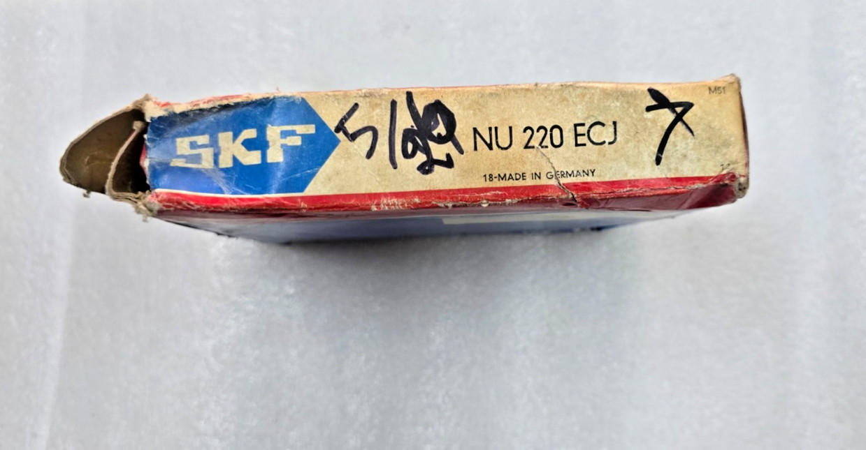 NU220 ECJ Cylindrical Roller Bearing NEW SKF GERMANY NU 220 ECJ 100 x 180 x 34MM