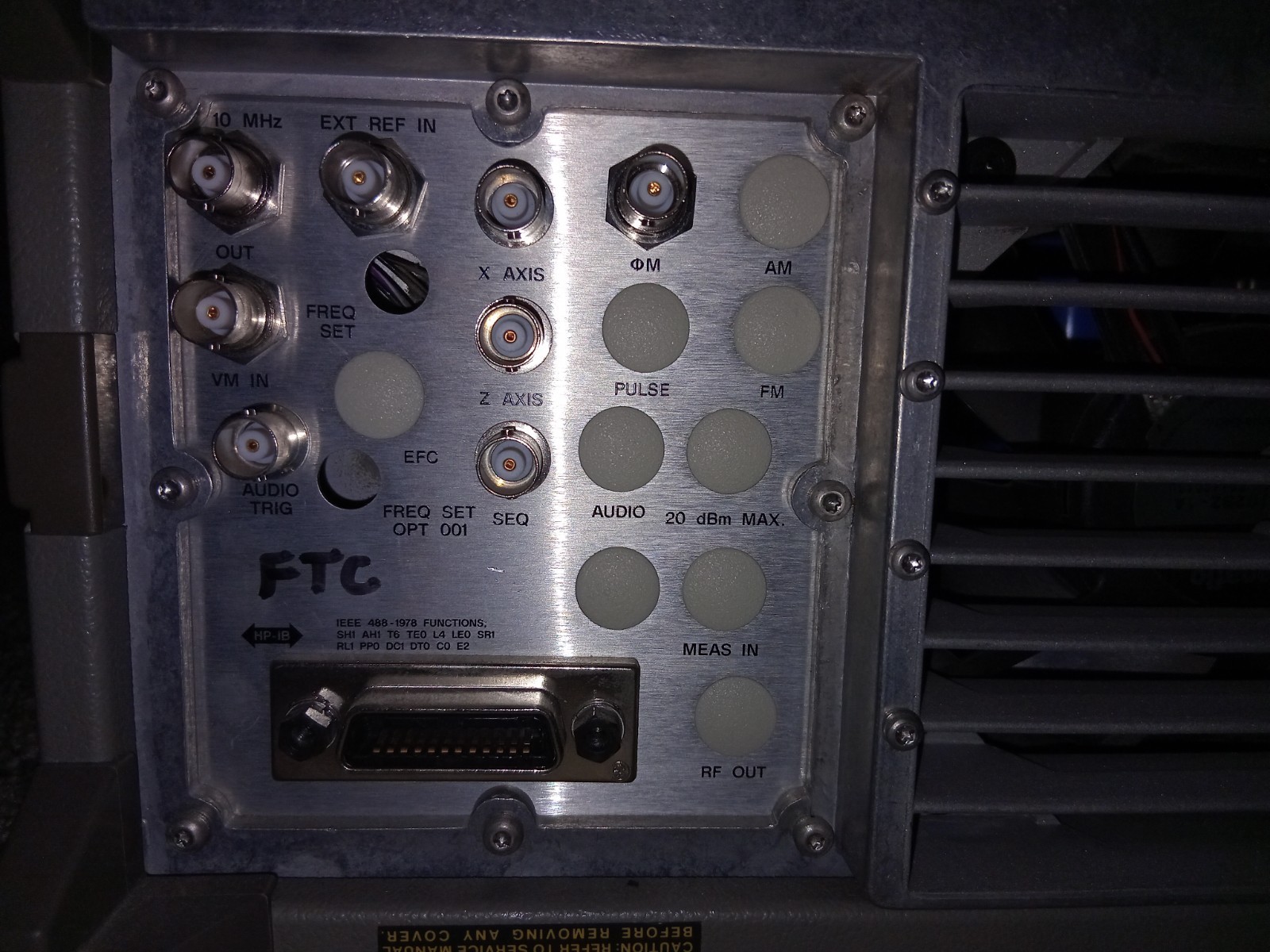 HP 8644B Synthesized Signal Generator