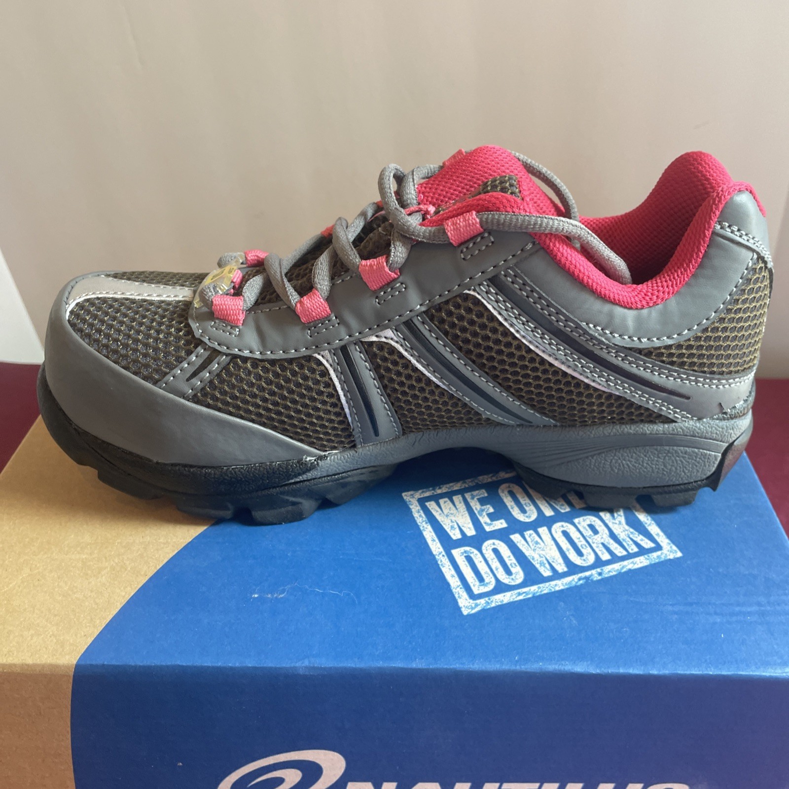 Nautilus Safety Footwear N1393 Size 9 Women’s Athletic Shoe, Steel Toe, Leather,