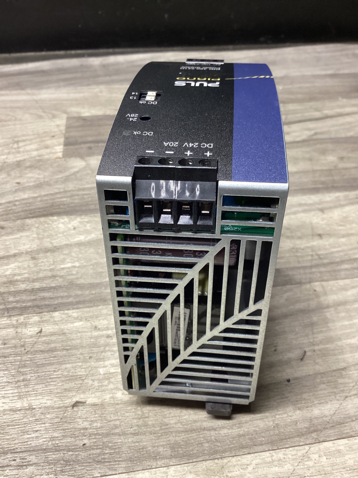 ONE USED PULS PIC240.241D POWER SUPPLY #102D80PR5