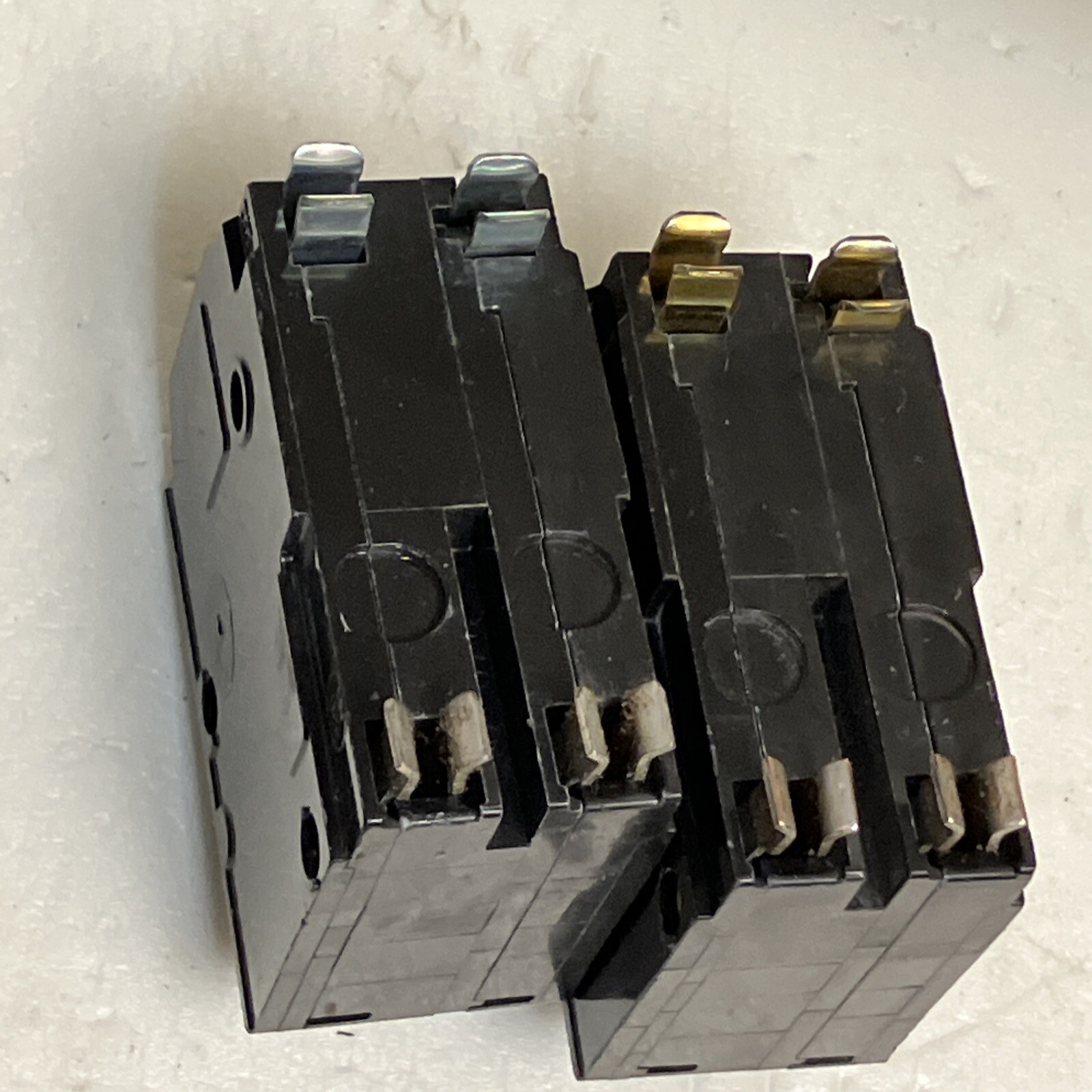 Square D QO240 40 Amp 2 Pole Yellow «D» QO Plug-in Circuit Breaker 120/240 USED