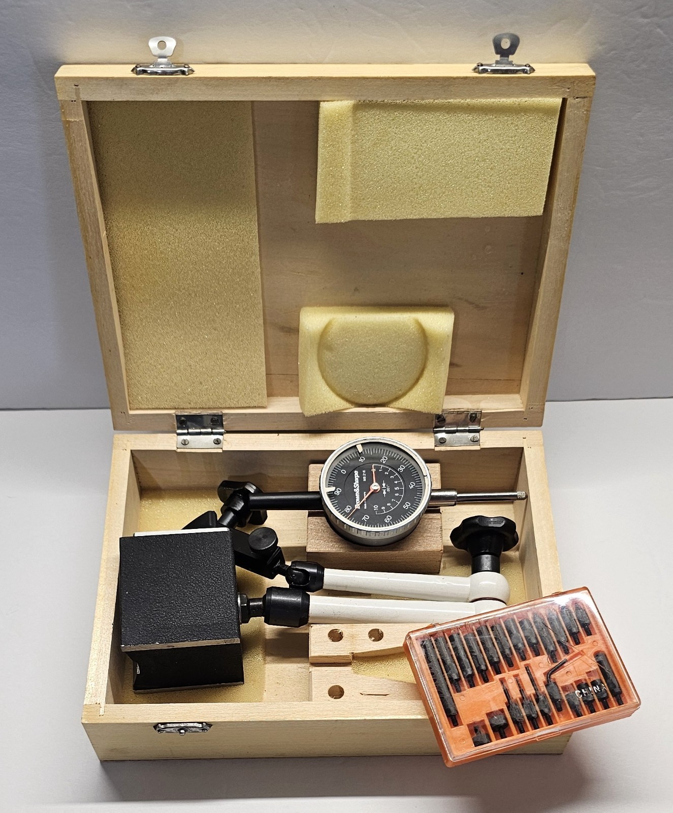 Brown & Sharpe .001″ Dial Indicator. Made In Germany w/ Magnetic Base & Ind.Tips