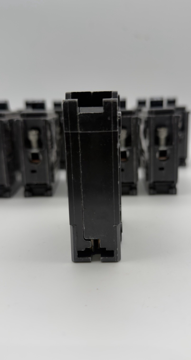 Lot of 12 – Eaton BR120 & C120 20A 1P Circuit Breakers NEW OPEN BOX