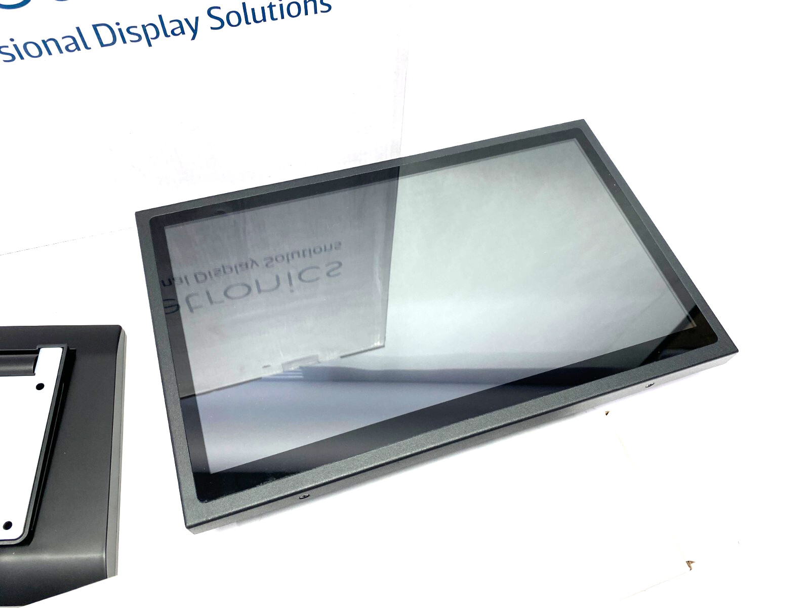 Beetronics BEE-13TS7M Touchscreen Monitor 13″ w/ Wall Mount & Remote Kit